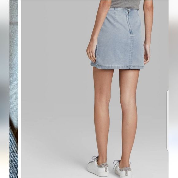 Womens Light Wash Denim Stretch Mini Skirt W/Front Notch & Seam NWT Plus Sz. 16 - Picture 2 of 14